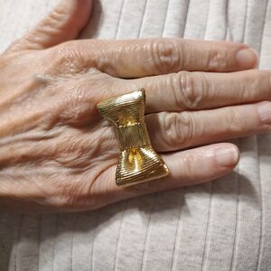 KATE SPADE All Wrapped Up Bow Statement Ring EUC size 7